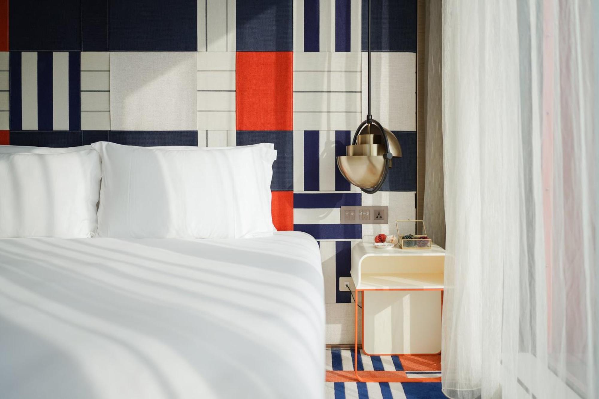 Hotel Indigo Kaohsiung Central Park By Ihg Luaran gambar A room at the Standard East Village